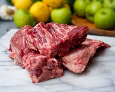 Свинина на кости охлаждённая 1 кг - купить в Тлиси